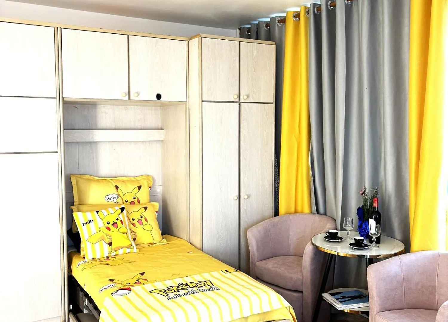 Arena Porte La Chapelle Homestay *