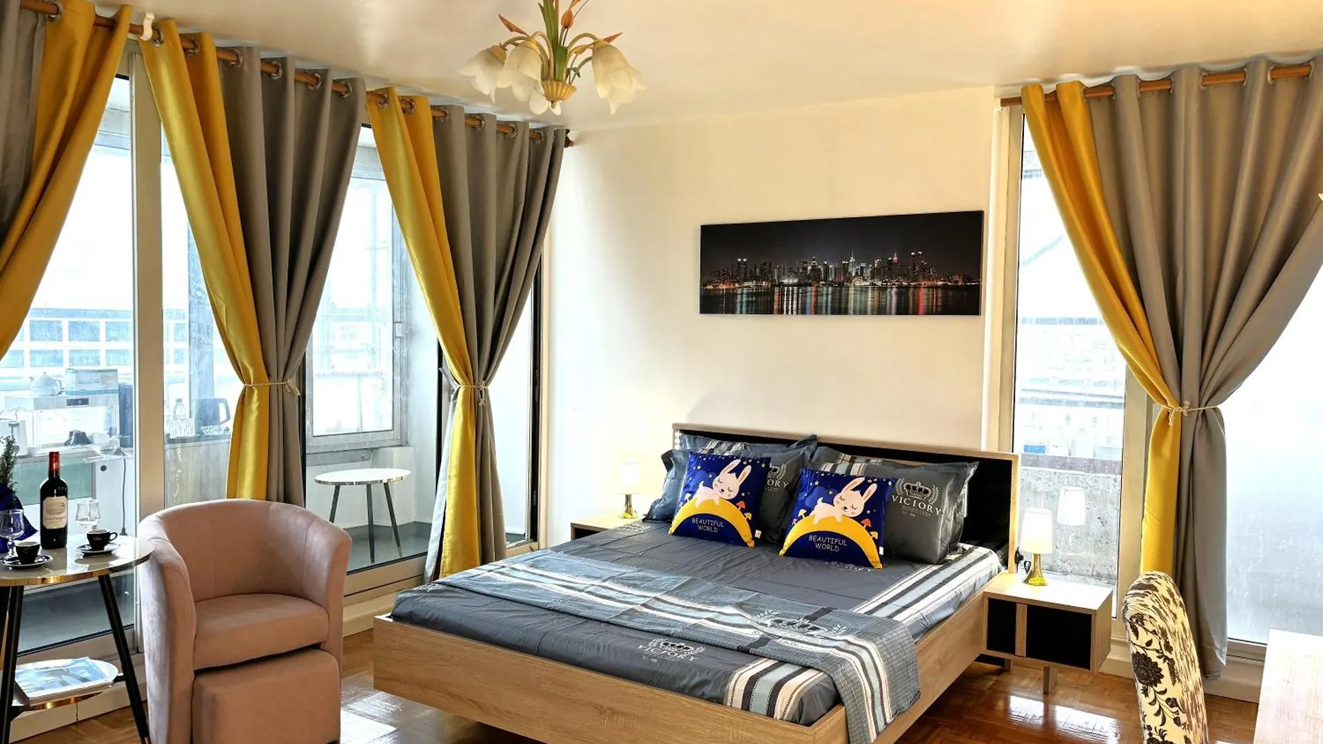 Arena Porte La Chapelle Homestay